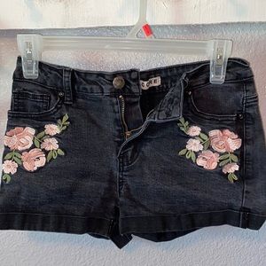 Cute denim shorts! With a floral design